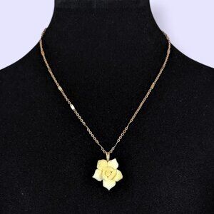 V. Ceramic Floral Pendant Choker Necklace